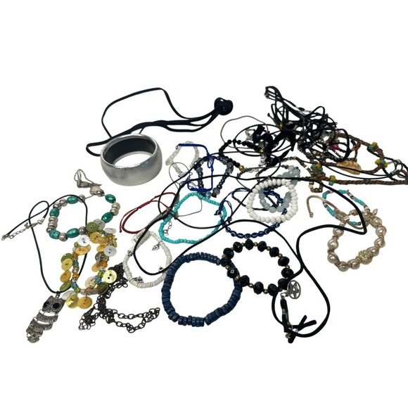 Mixed Costume Jewelry Lot Necklaces & Bracelets With Beads Charms & Pendants - Picture 1 of 5